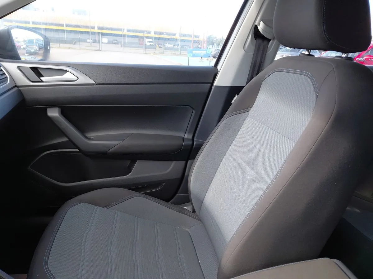 Volkswagen Nivus 1.0 Tsi Comfortline 4x2 At 5p año 2024