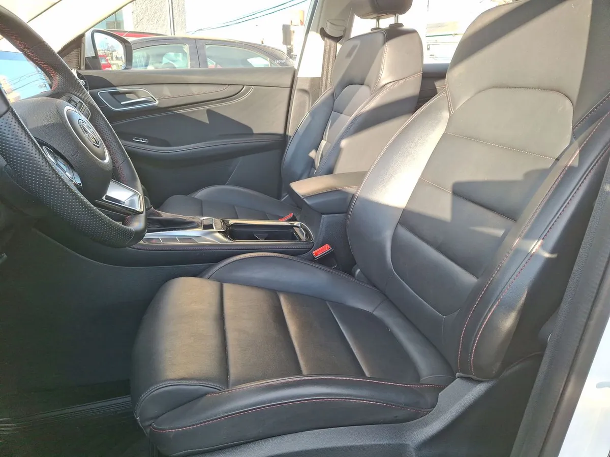 MG Hs 1.5t Dlx 2wd Dct At 5p año 2026