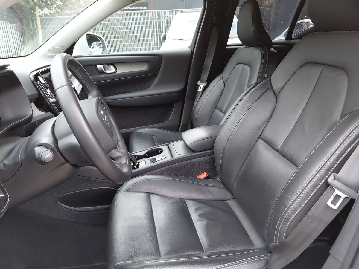Volvo Xc40 2.0 B4 Plus Hibrido Fwd At 5p año 2024