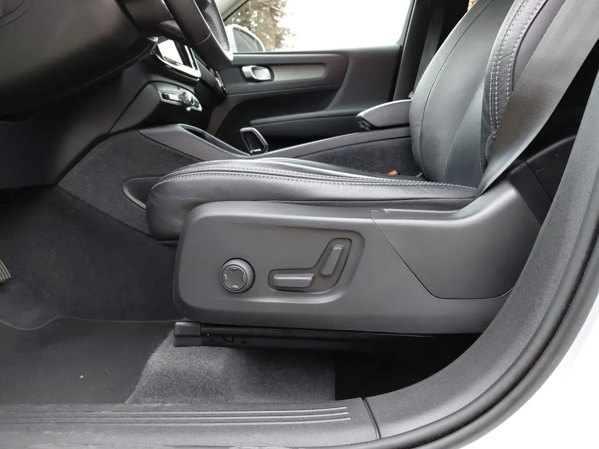 Volvo Xc40 2.0 B4 Plus Hibrido Fwd At 5p año 2024