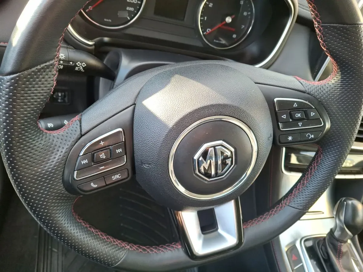 MG Hs 1.5t Dlx 2wd Dct At 5p año 2026