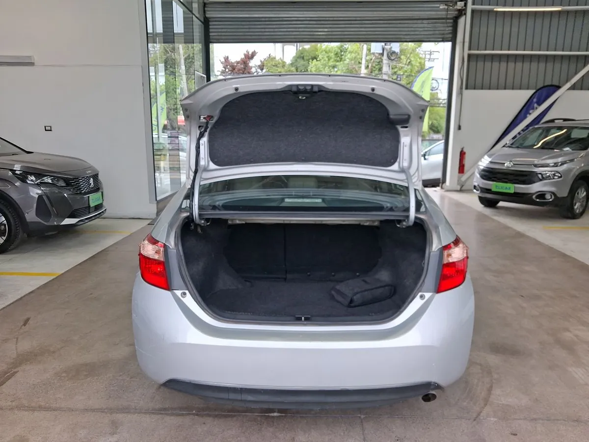 Toyota Corolla 1.8 Gl 4x2 Mt 4p año 2017