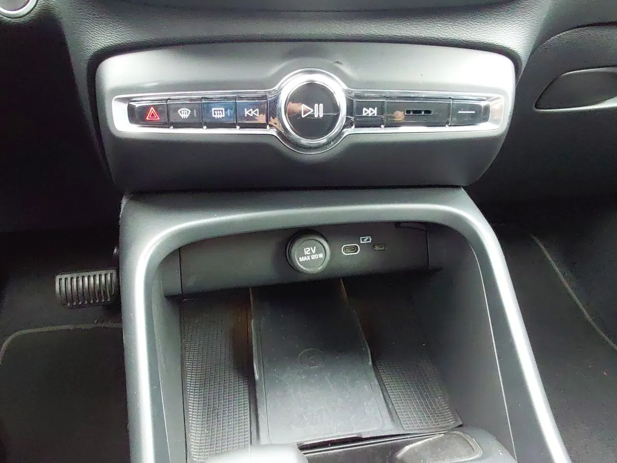 Volvo Xc40 2.0 B4 Plus Hibrido Fwd At 5p año 2024