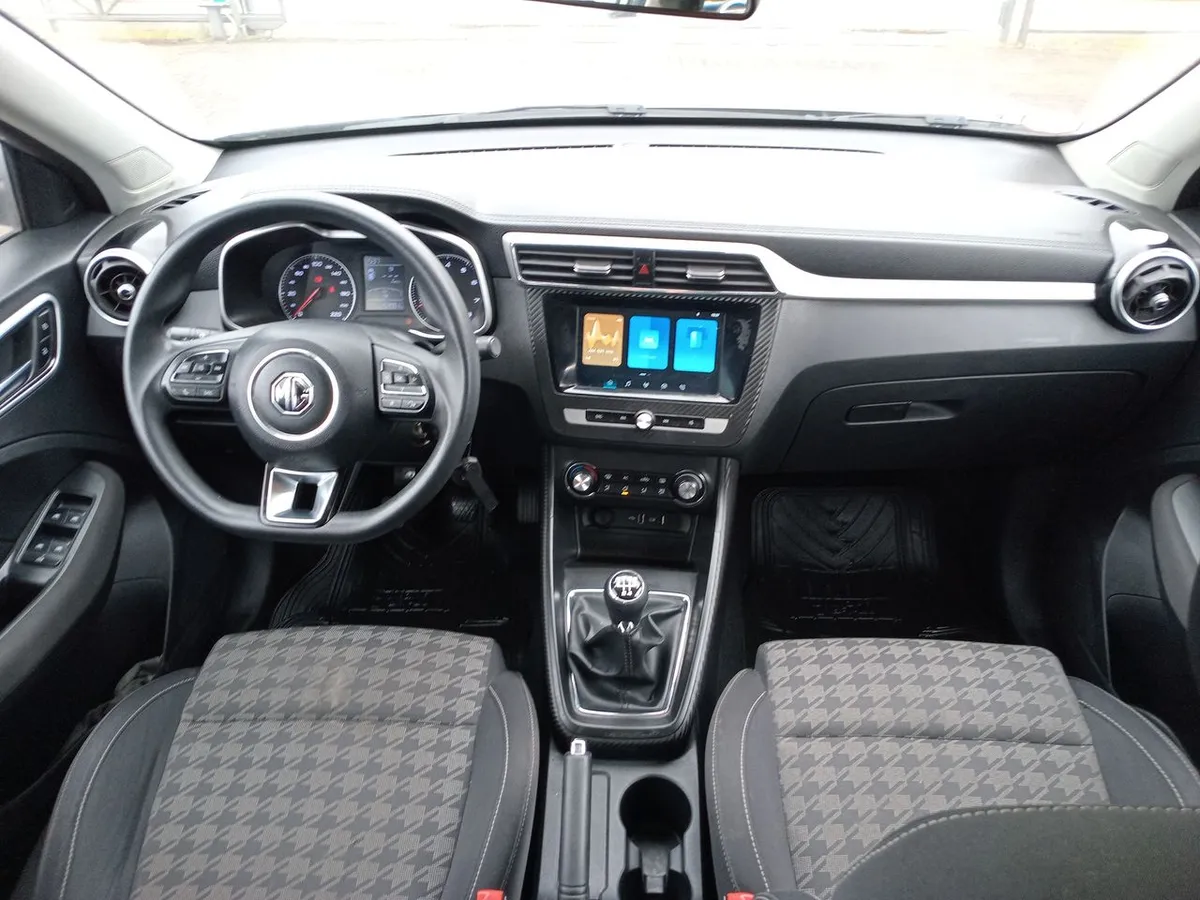 MG Mg Zs 1.5 Std Plus 2wd Mt 5p año 2025