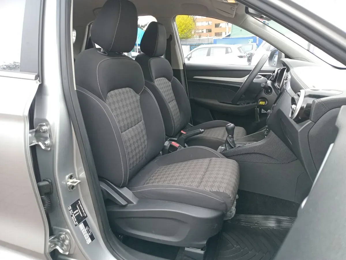 MG Mg Zs 1.5 Std Plus 2wd Mt 5p año 2025