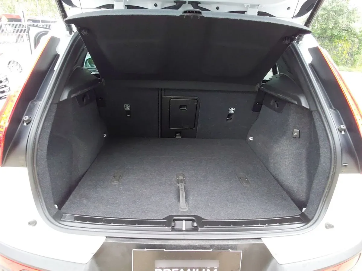 Volvo Xc40 2.0 B4 Plus Hibrido Fwd At 5p año 2024