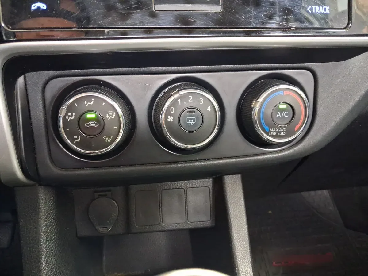 Toyota Corolla 1.8 Gl 4x2 Mt 4p año 2017