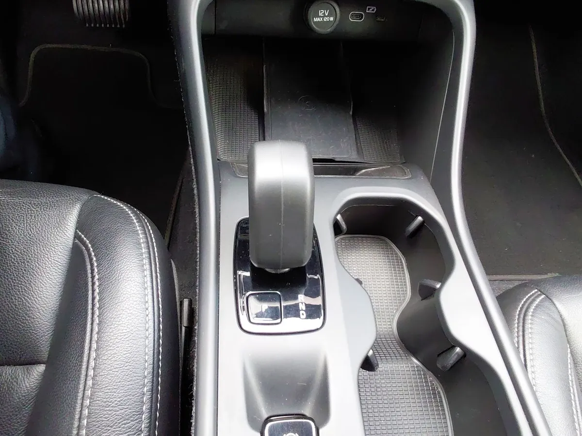 Volvo Xc40 2.0 B4 Plus Hibrido Fwd At 5p año 2024