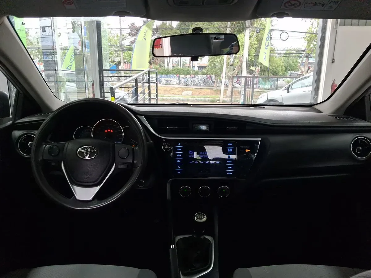 Toyota Corolla 1.8 Gl 4x2 Mt 4p año 2017