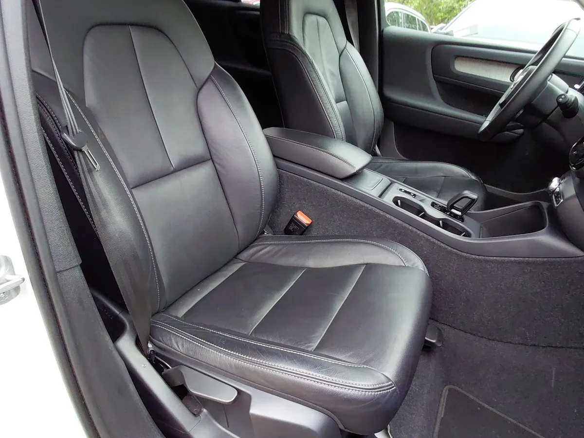 Volvo Xc40 2.0 B4 Plus Hibrido Fwd At 5p año 2024