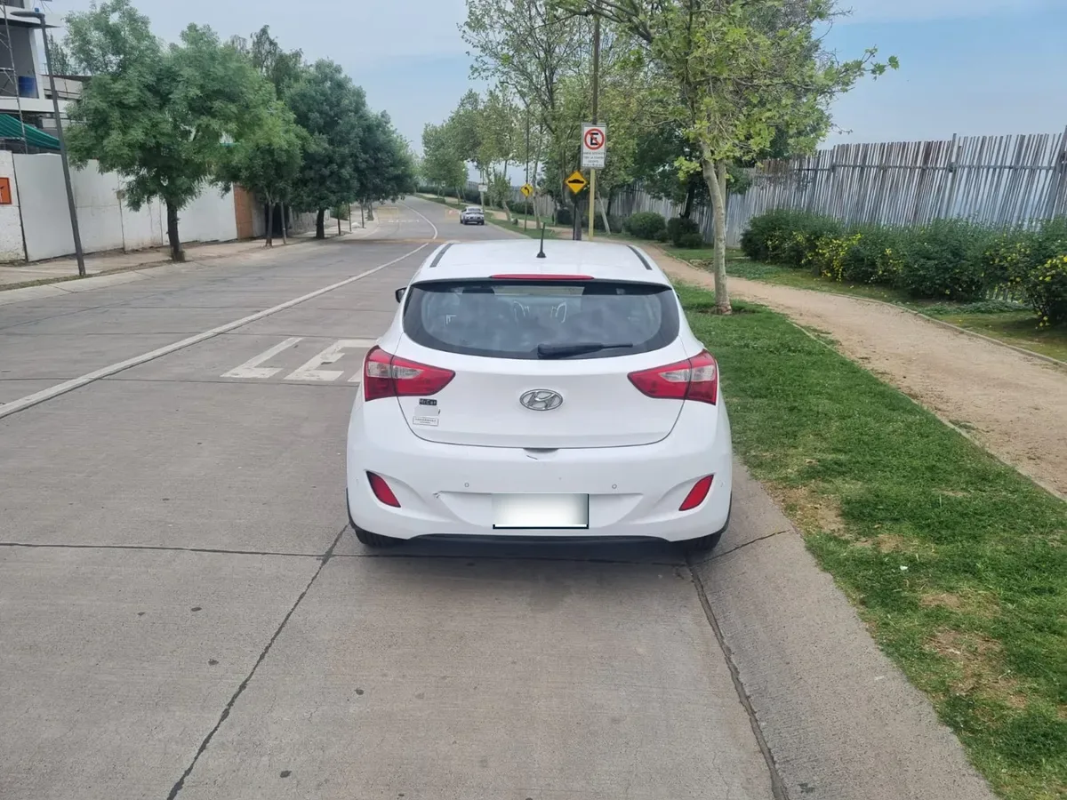 HYUNDAI I-30 1.6 Gd 5dr Crdi Gls Sun Mt Diesel año 2017