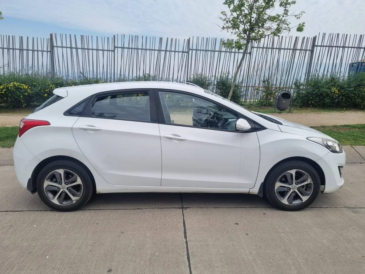 HYUNDAI I-30 1.6 Gd 5dr Crdi Gls Sun Mt Diesel año 2017