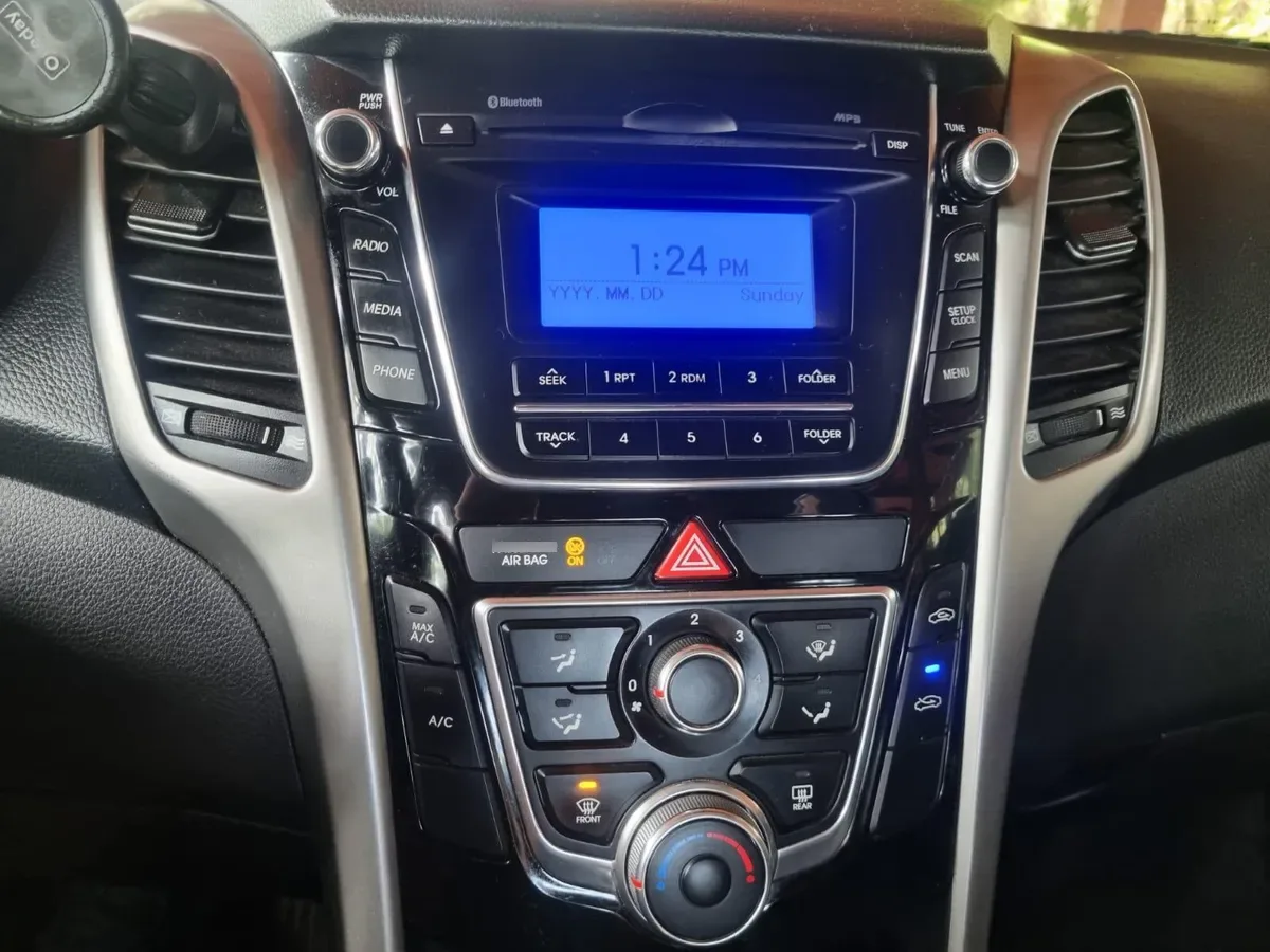 HYUNDAI I-30 1.6 Gd 5dr Crdi Gls Sun Mt Diesel año 2017