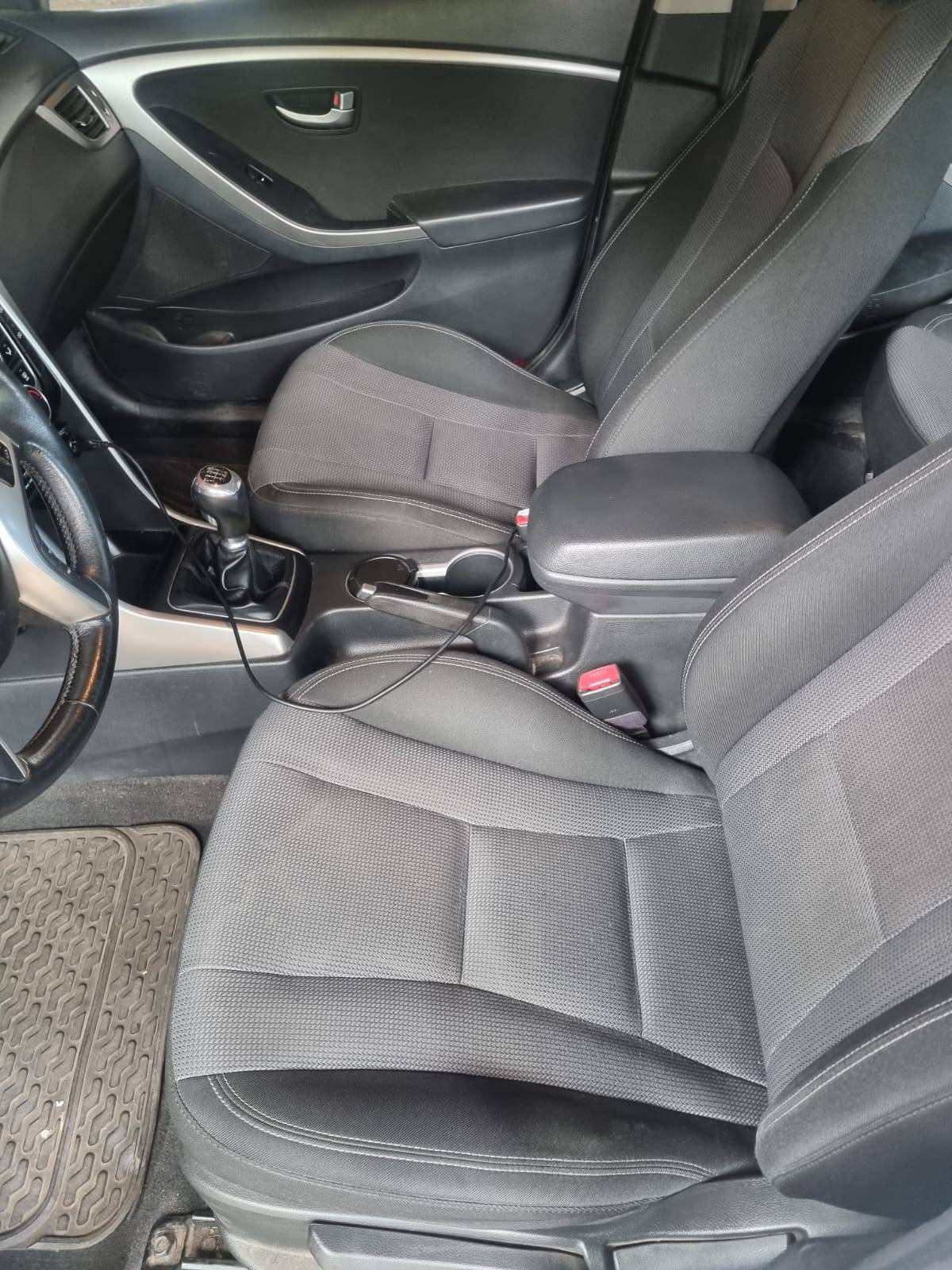 HYUNDAI I-30 1.6 Gd 5dr Crdi Gls Sun Mt Diesel año 2017