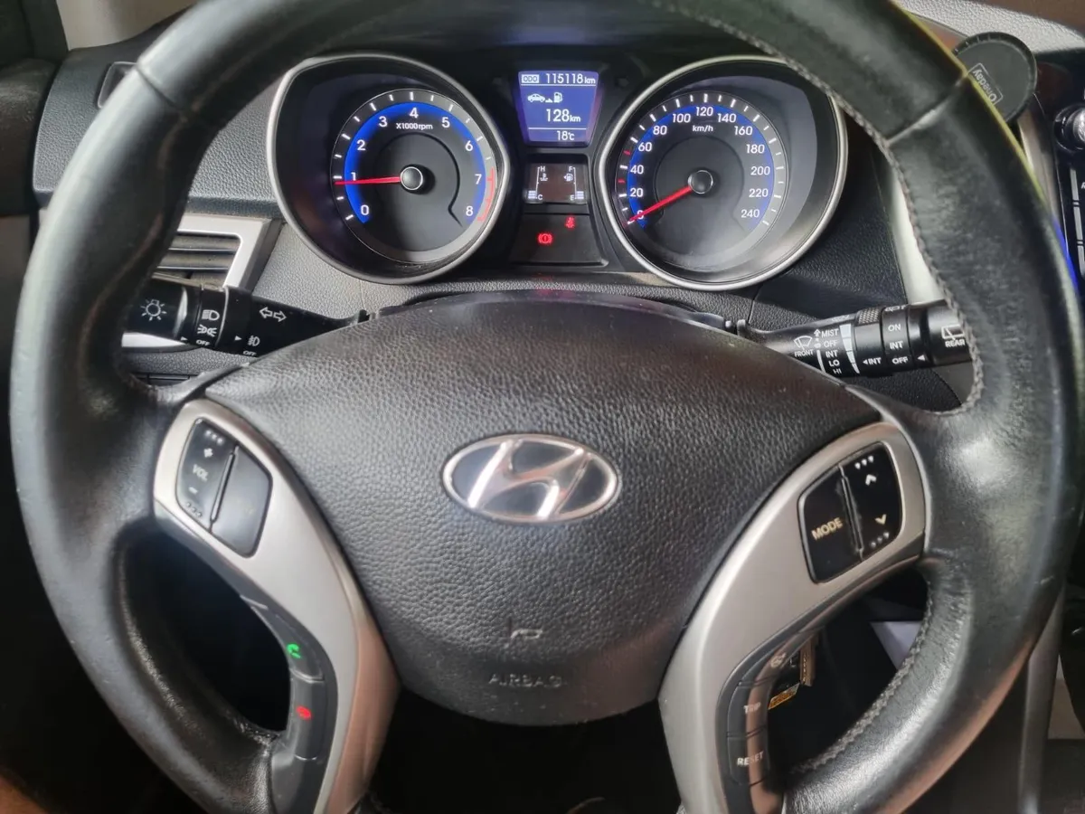 HYUNDAI I-30 1.6 Gd 5dr Crdi Gls Sun Mt Diesel año 2017