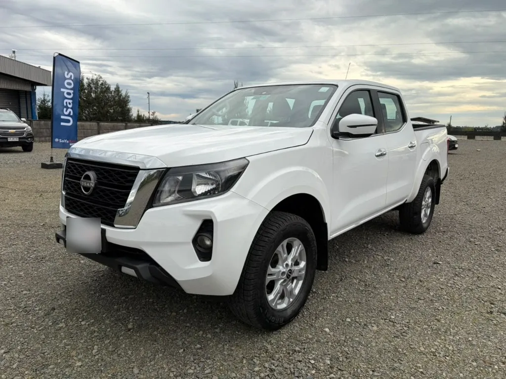 Nissan Navara D Cab 4x4 2.3 At año 2023