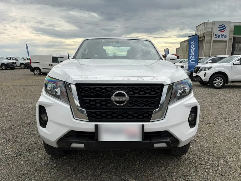 Nissan Navara D Cab 4x4 2.3 At año 2023