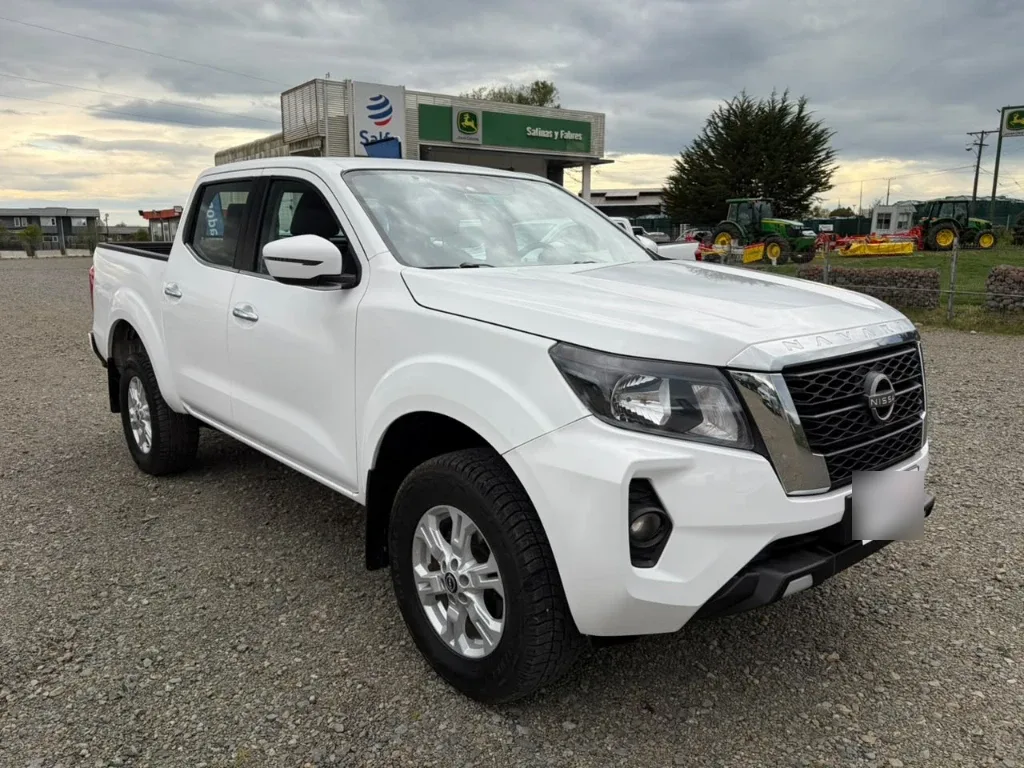Nissan Navara D Cab 4x4 2.3 At año 2023