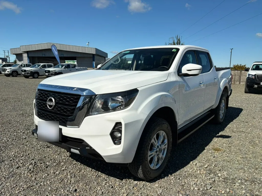 Nissan Navara D Cab Mt 4x4 2.3 año 2023