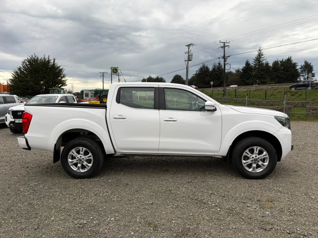 Nissan Navara D Cab 4x4 2.3 At año 2023