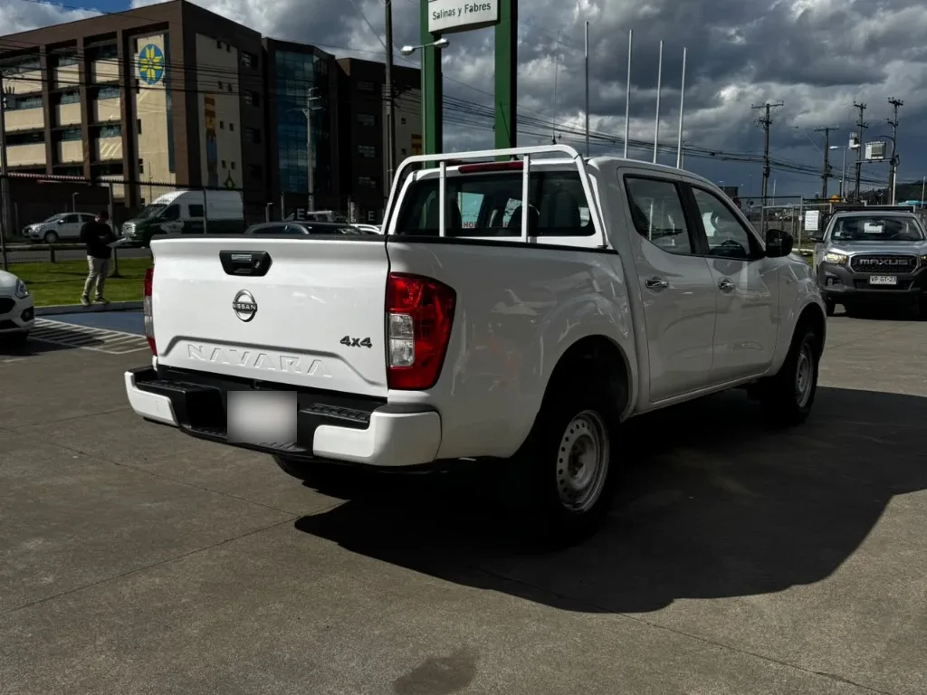 Nissan Navara Dc 4x4 2.3 Tdi Se año 2023
