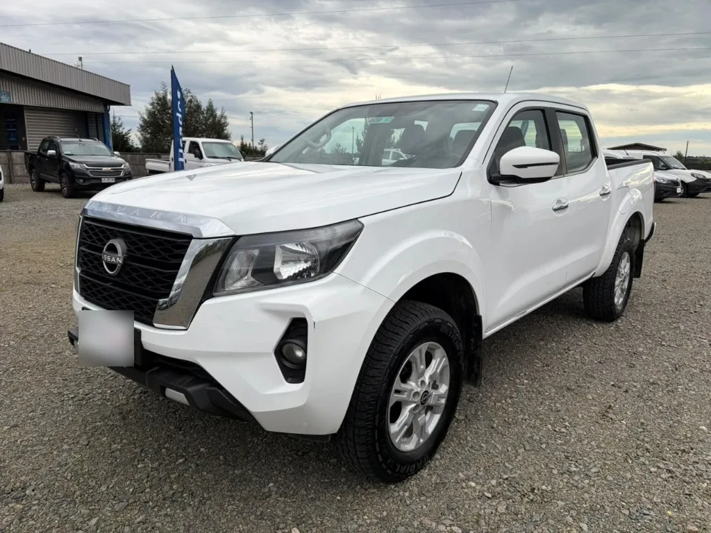 Nissan Navara D Cab Mt 4x4 2.3 año 2023