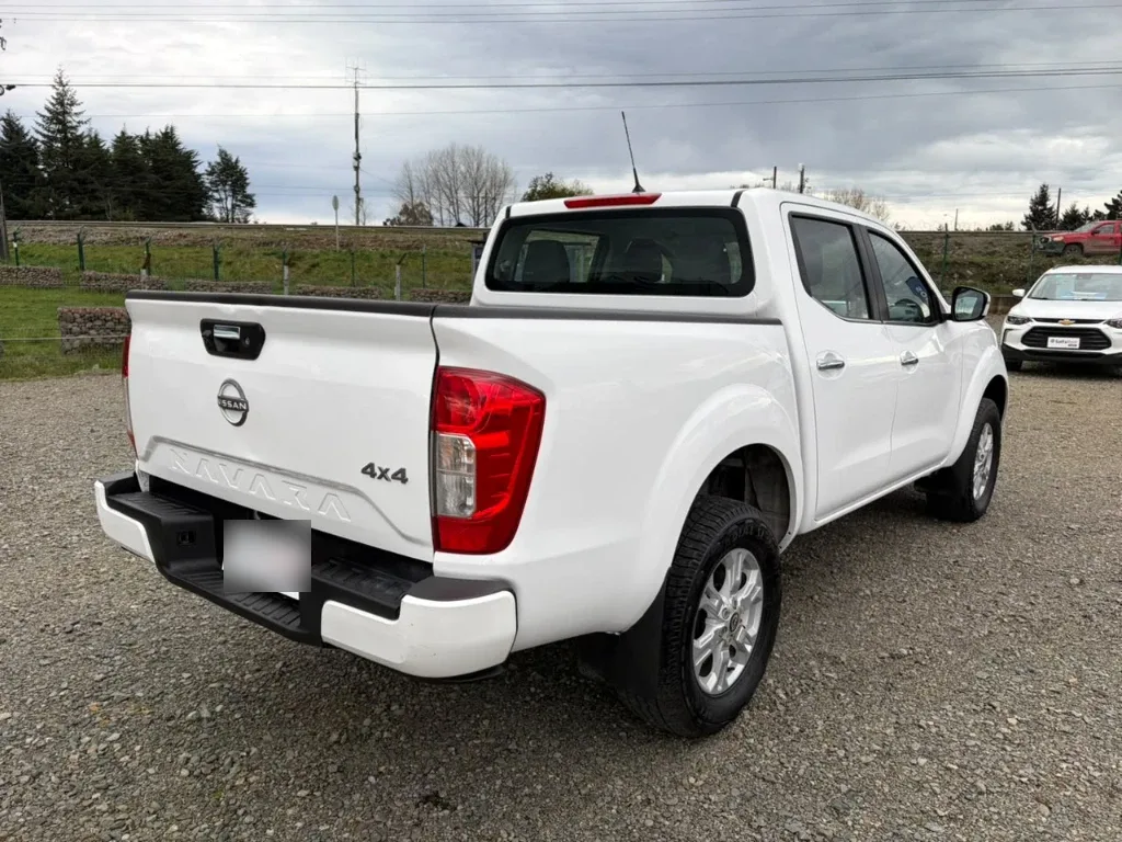 Nissan Navara D Cab 4x4 2.3 At año 2023