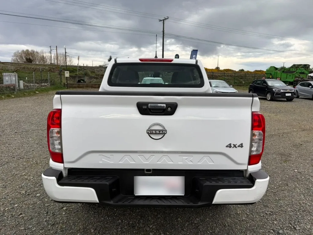 Nissan Navara D Cab 4x4 2.3 At año 2023