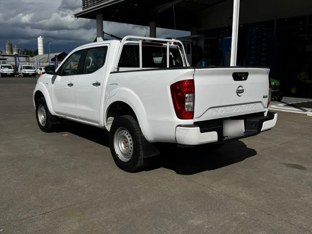 Nissan Navara Dc 4x4 2.3 Tdi Se año 2023