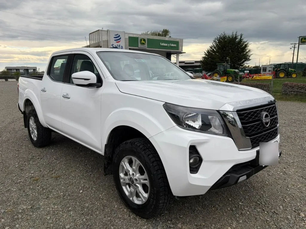 Nissan Navara D Cab Mt 4x4 2.3 año 2023