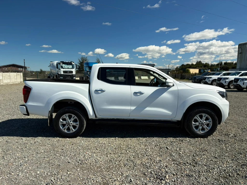 Nissan Navara D Cab Mt 4x4 2.3 año 2023