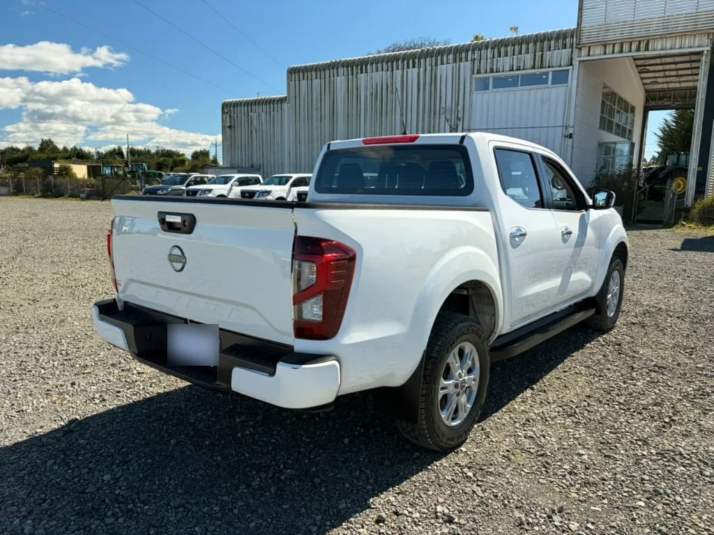 Nissan Navara D Cab Mt 4x4 2.3 año 2023