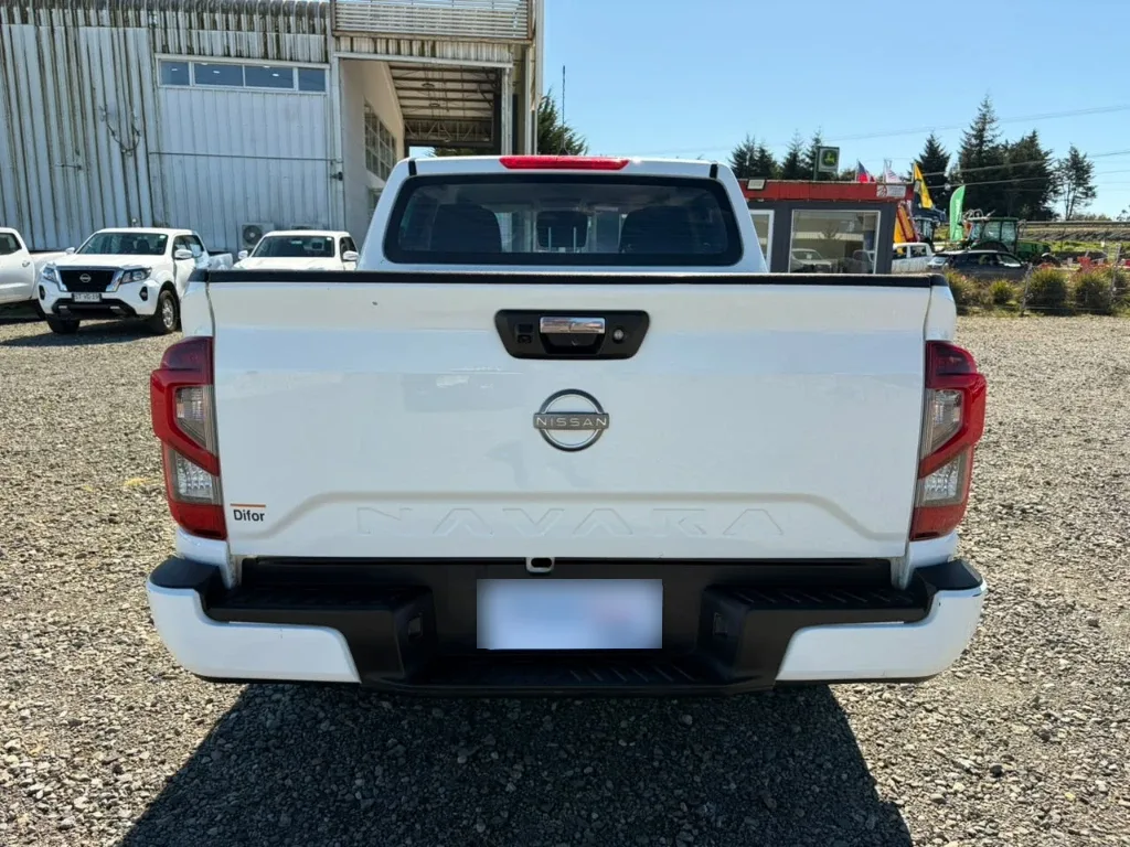 Nissan Navara D Cab Mt 4x4 2.3 año 2023