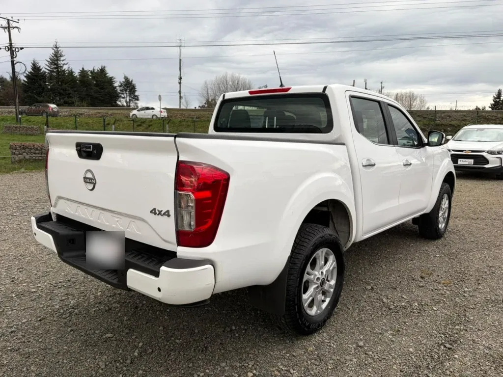 Nissan Navara D Cab Mt 4x4 2.3 año 2023