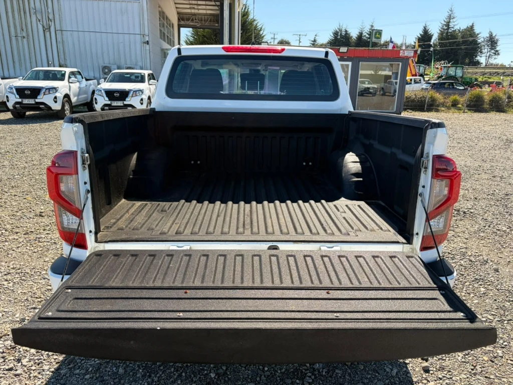 Nissan Navara D Cab Mt 4x4 2.3 año 2023