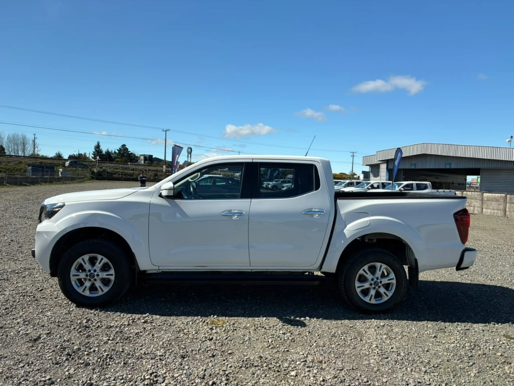 Nissan Navara D Cab Mt 4x4 2.3 año 2023