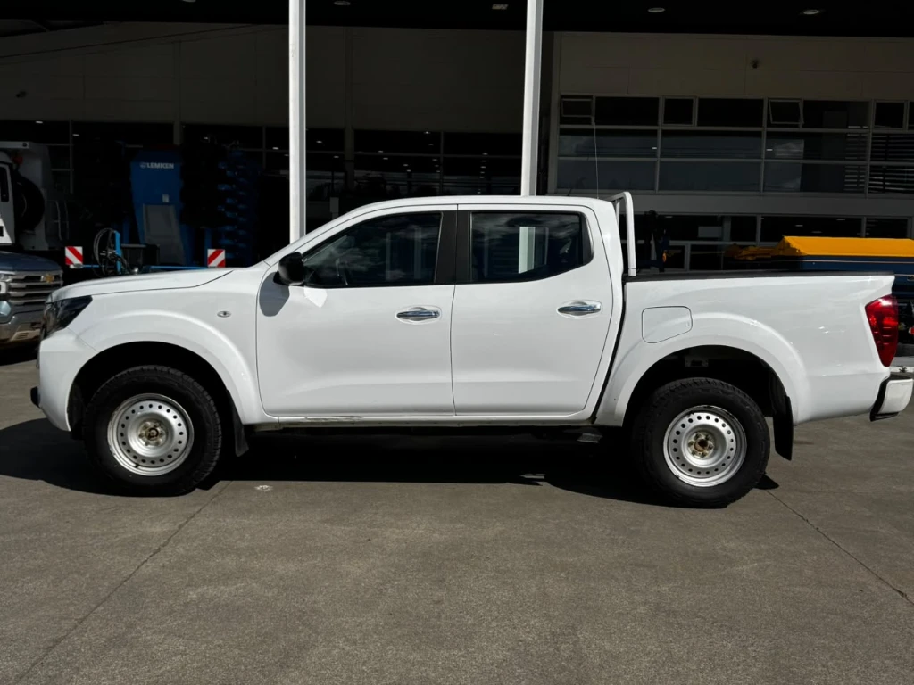 Nissan Navara Dc 4x4 2.3 Tdi Se año 2023
