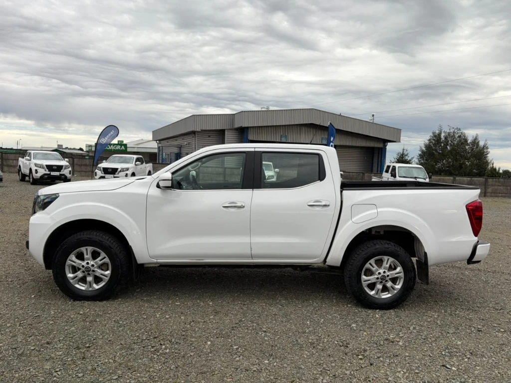 Nissan Navara D Cab Mt 4x4 2.3 año 2023