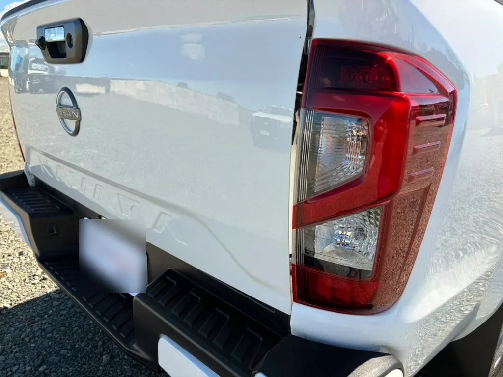 Nissan Navara D Cab Mt 4x4 2.3 año 2023