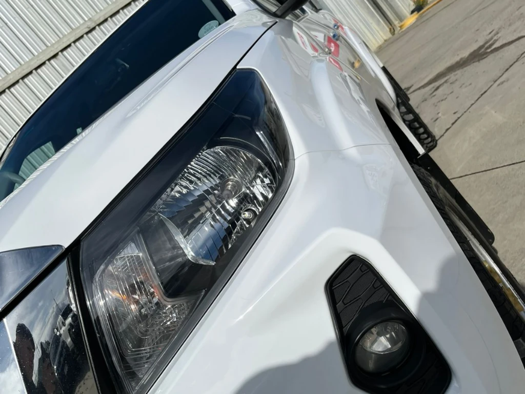 Nissan Navara Navara Dc 4x4 2.3tdi Se año 2022