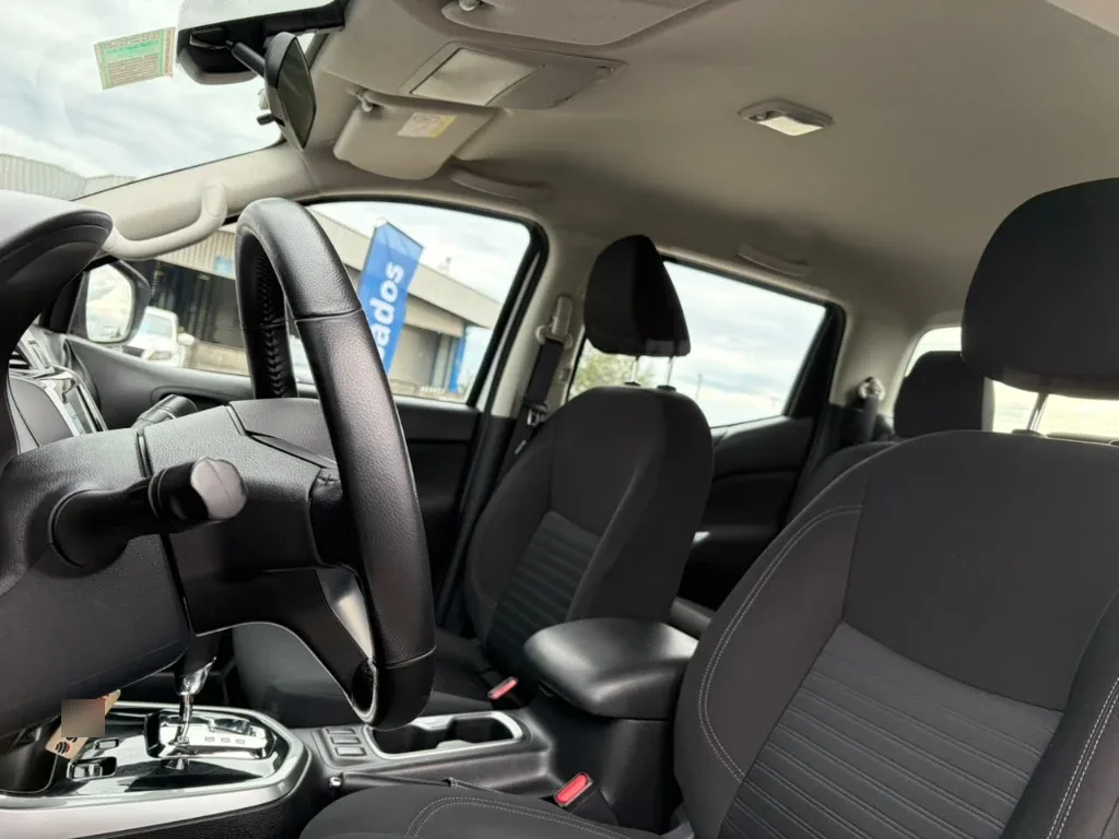 Nissan Navara D Cab 4x4 2.3 At año 2023