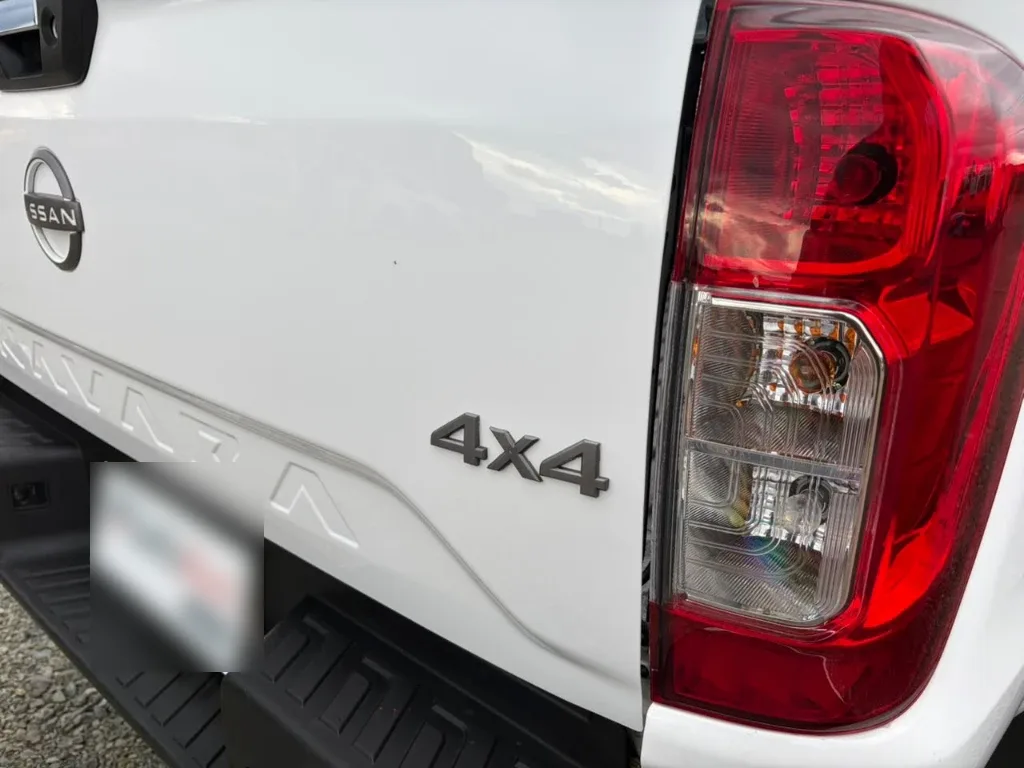 Nissan Navara D Cab Mt 4x4 2.3 año 2023