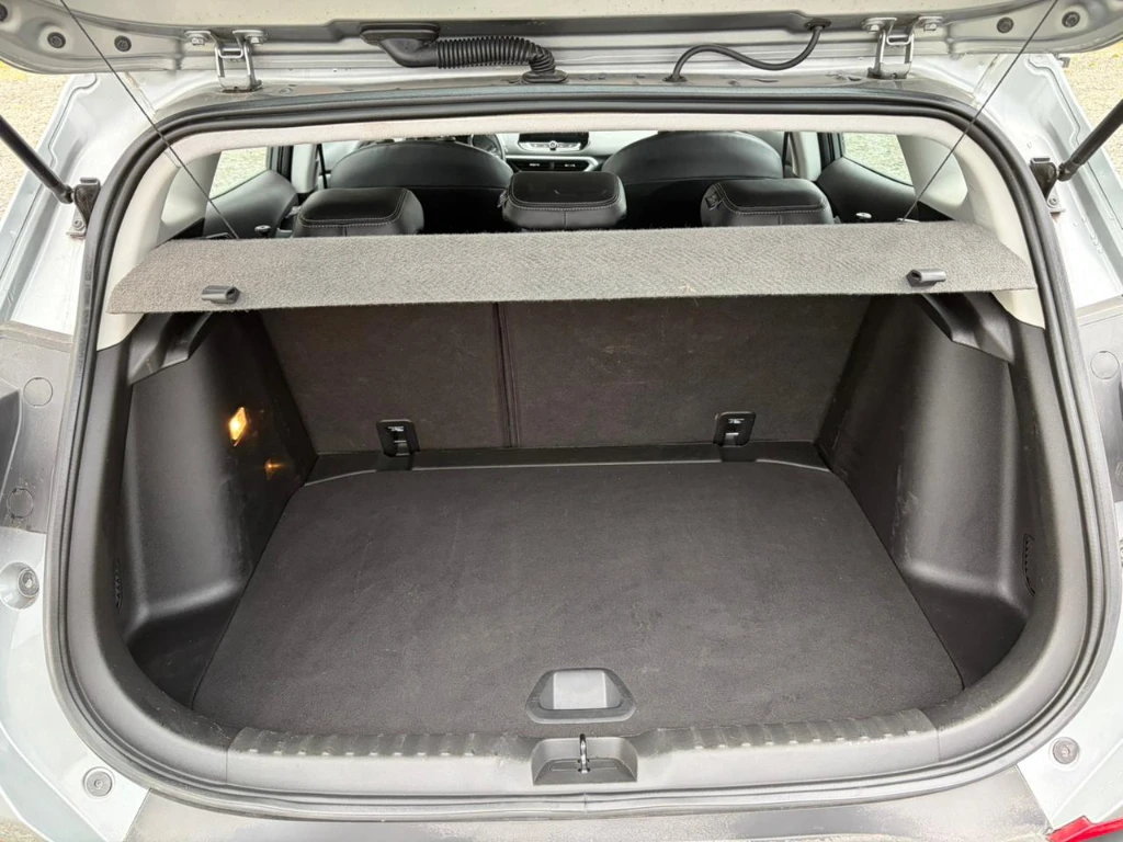 Chevrolet Tracker 1.2t Ltz R 4x2 At 5p año 2025