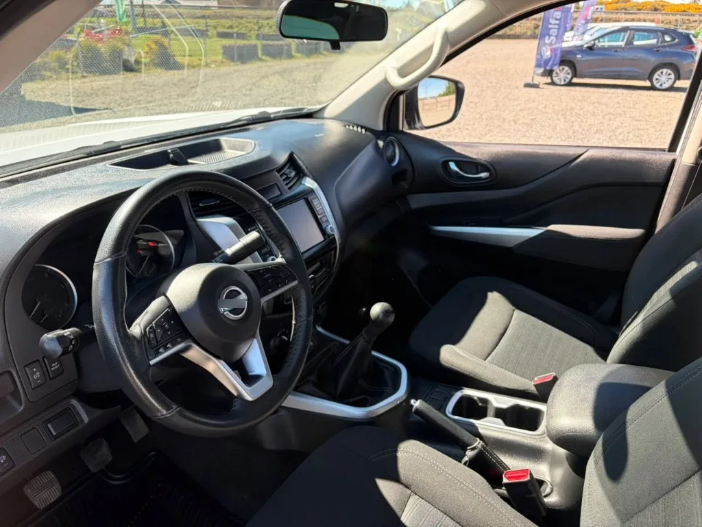 Nissan Navara D Cab Mt 4x4 2.3 año 2023