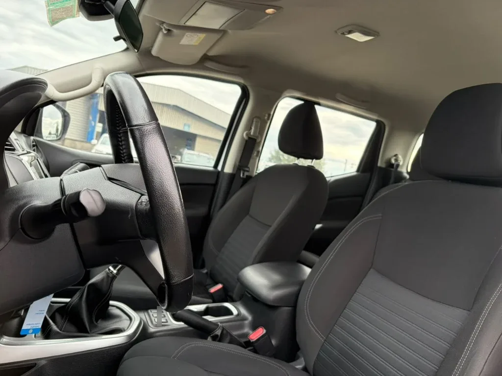 Nissan Navara D Cab Mt 4x4 2.3 año 2023
