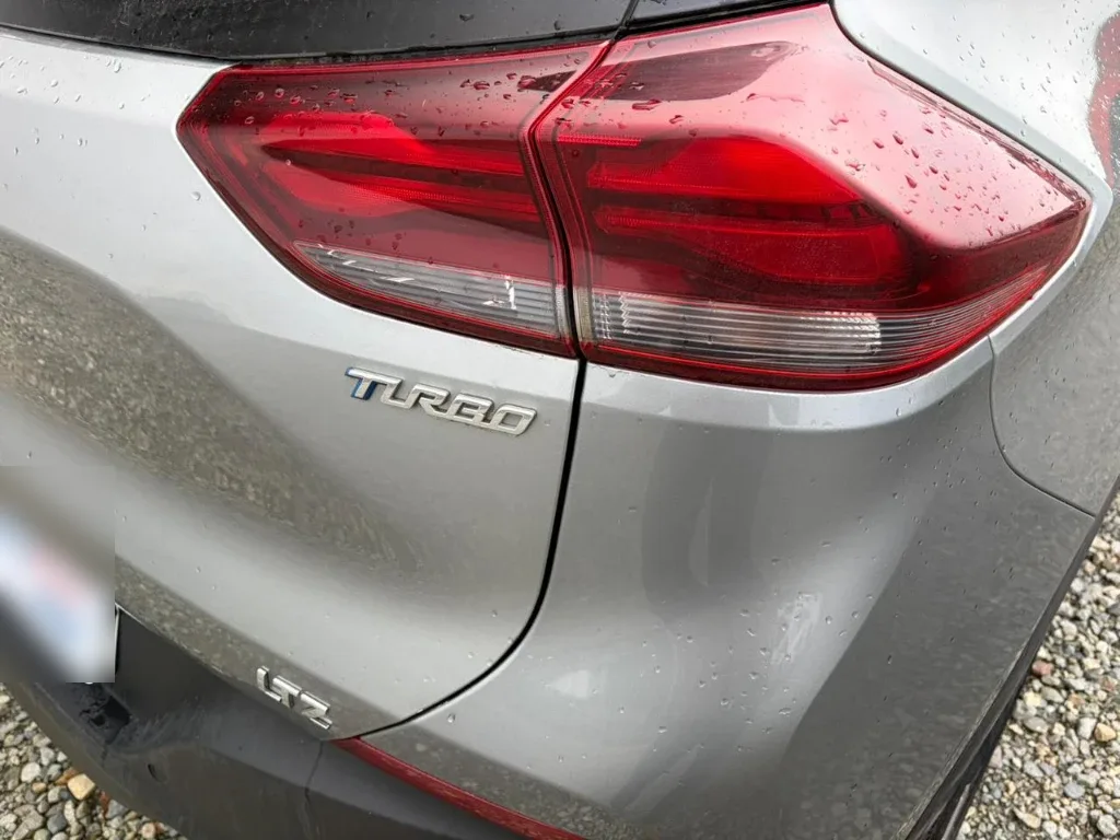 Chevrolet Tracker 1.2t Ltz R 4x2 At 5p año 2025