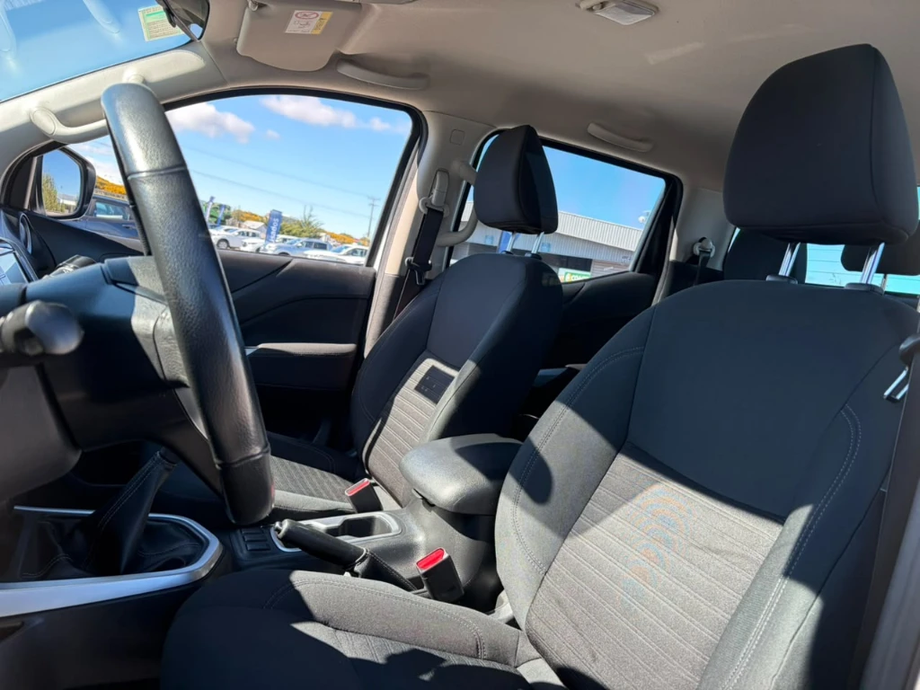 Nissan Navara D Cab Mt 4x4 2.3 año 2023