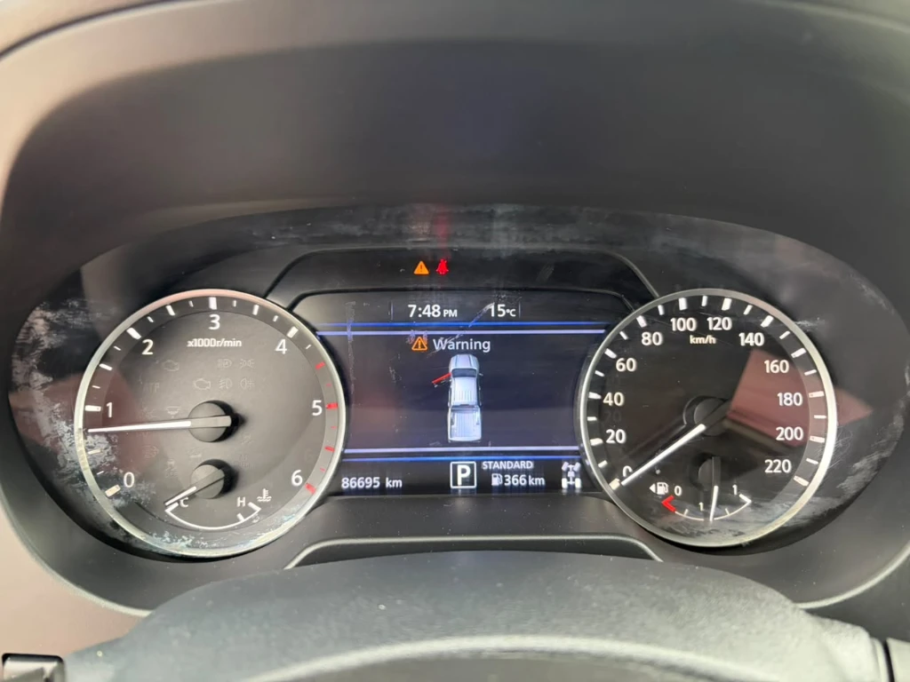 Nissan Navara D Cab 4x4 2.3 At año 2023