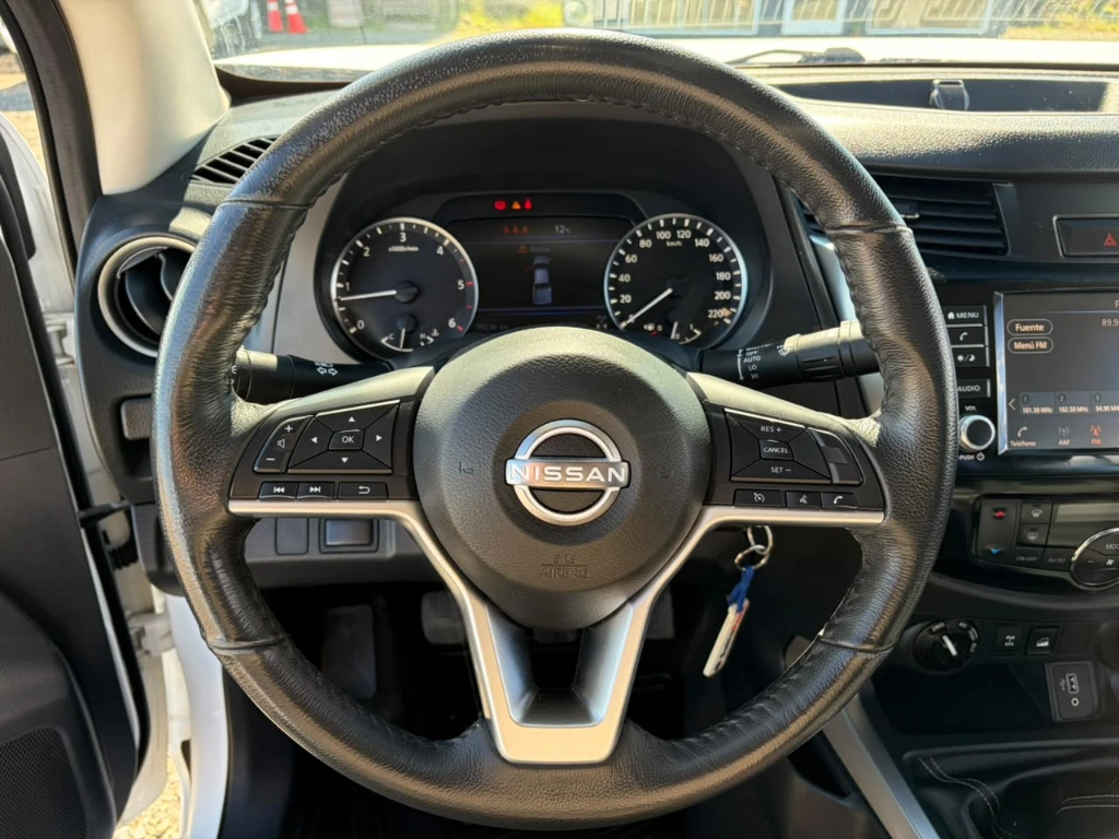 Nissan Navara D Cab Mt 4x4 2.3 año 2023
