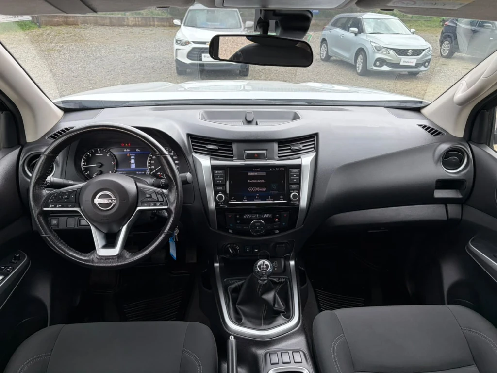 Nissan Navara D Cab Mt 4x4 2.3 año 2023